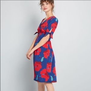 ModCloth Navy Red 🌹 Vibrant Floral Dress